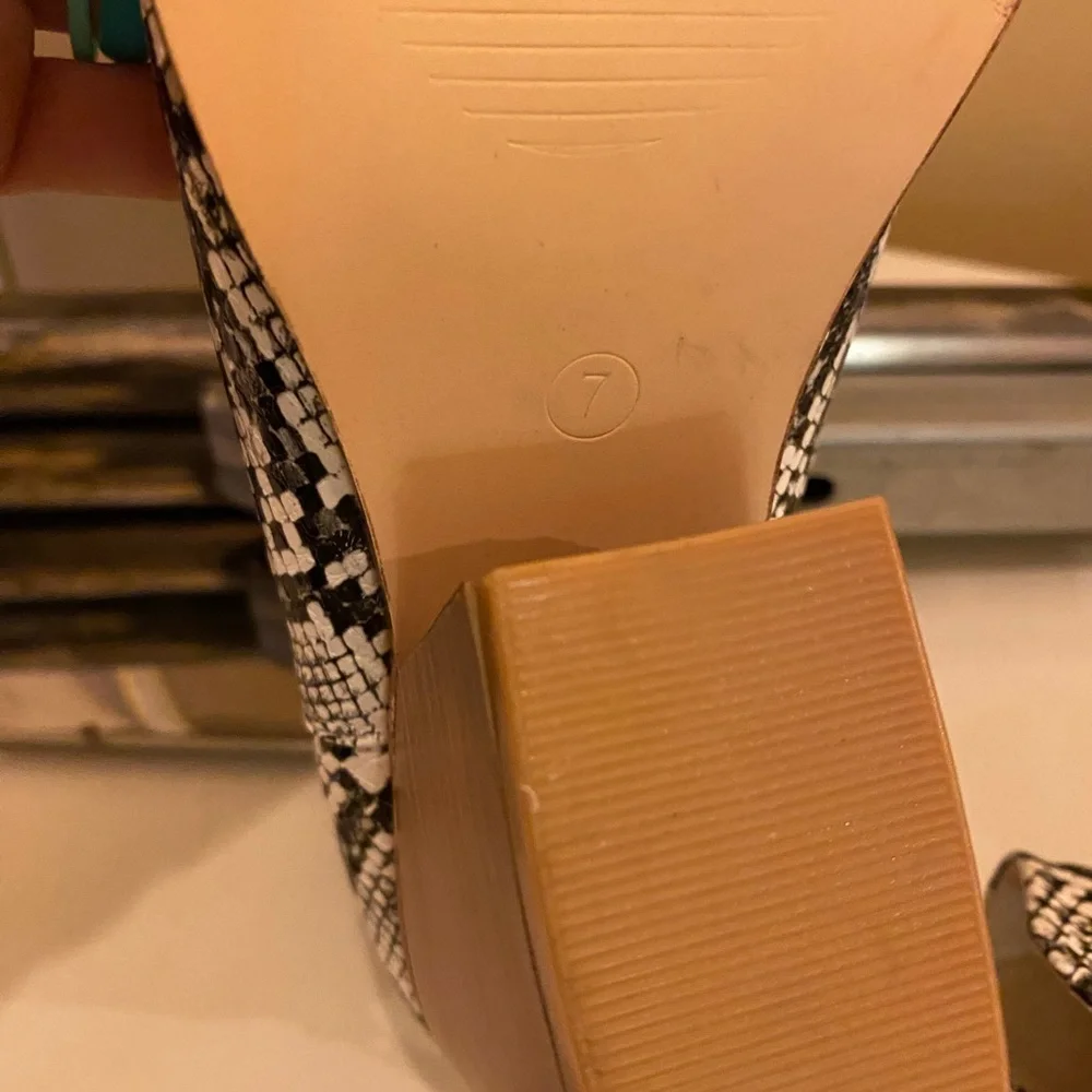 Faux Snakeskin Ankle Boots 🐍western whimsy - Picture 6 of 7